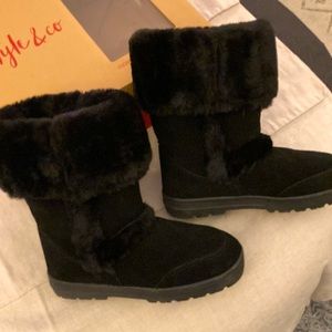 Style & Co. Size 8 medium Black all weather boots